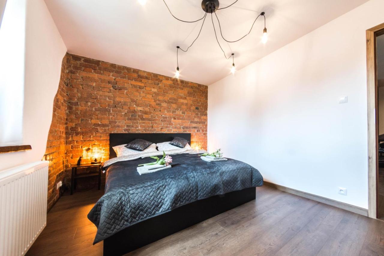 Apartament Wita Stwosza เยเลเนียกูรา ภายนอก รูปภาพ