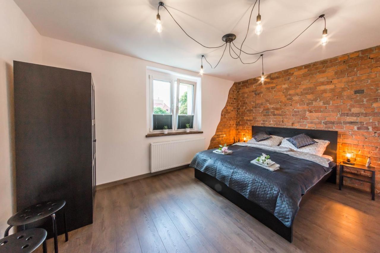 Apartament Wita Stwosza เยเลเนียกูรา ภายนอก รูปภาพ