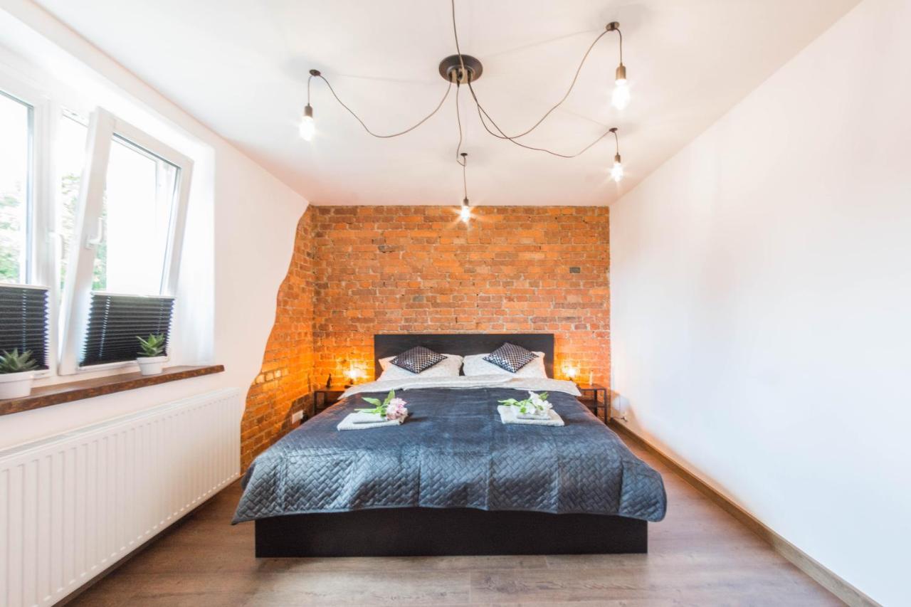 Apartament Wita Stwosza เยเลเนียกูรา ภายนอก รูปภาพ
