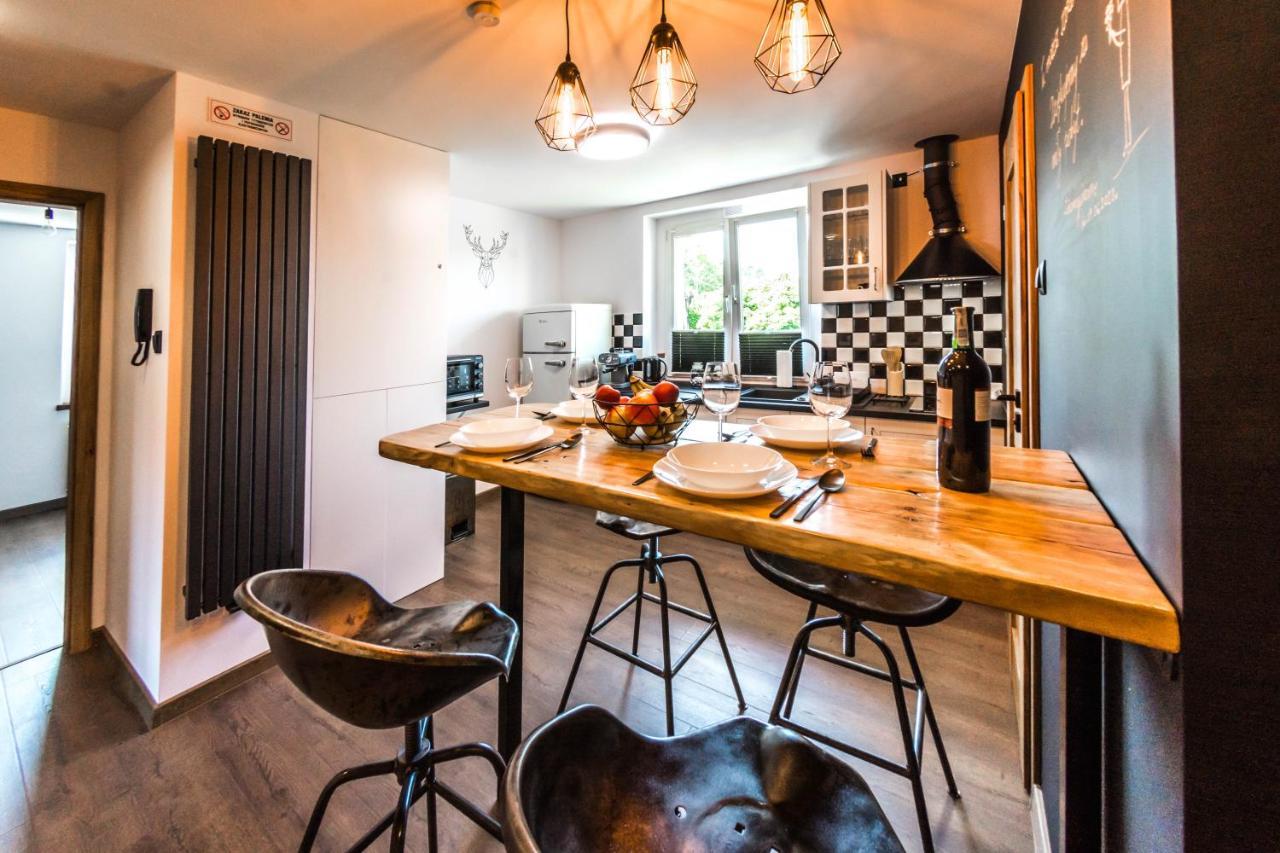 Apartament Wita Stwosza เยเลเนียกูรา ภายนอก รูปภาพ