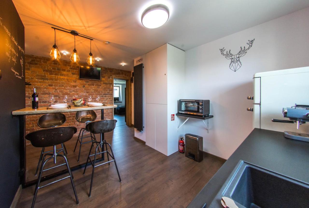 Apartament Wita Stwosza เยเลเนียกูรา ภายนอก รูปภาพ