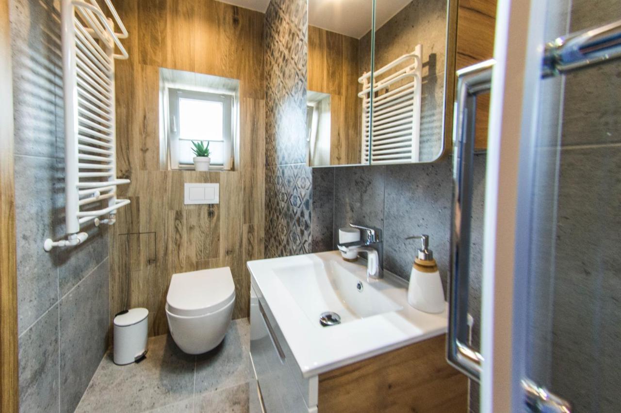 Apartament Wita Stwosza เยเลเนียกูรา ภายนอก รูปภาพ