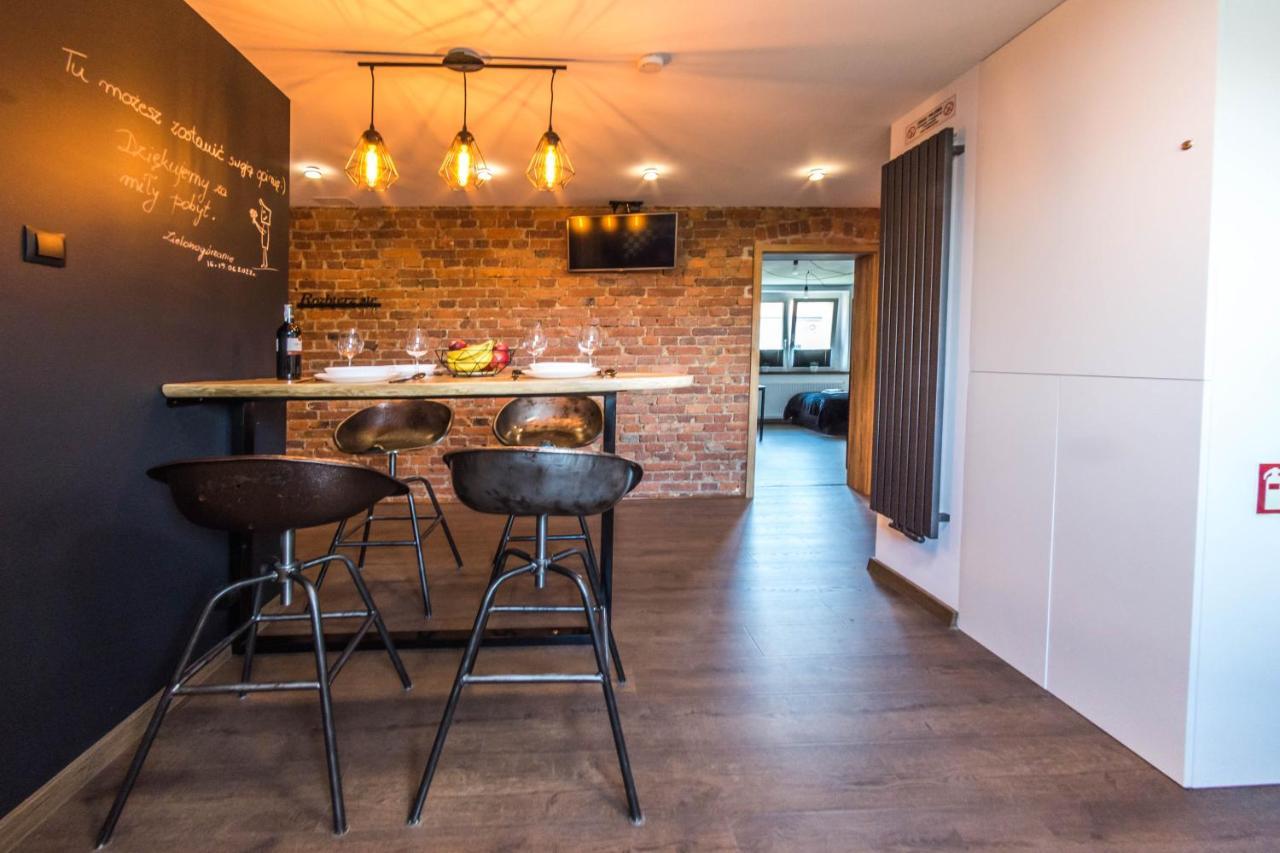 Apartament Wita Stwosza เยเลเนียกูรา ภายนอก รูปภาพ