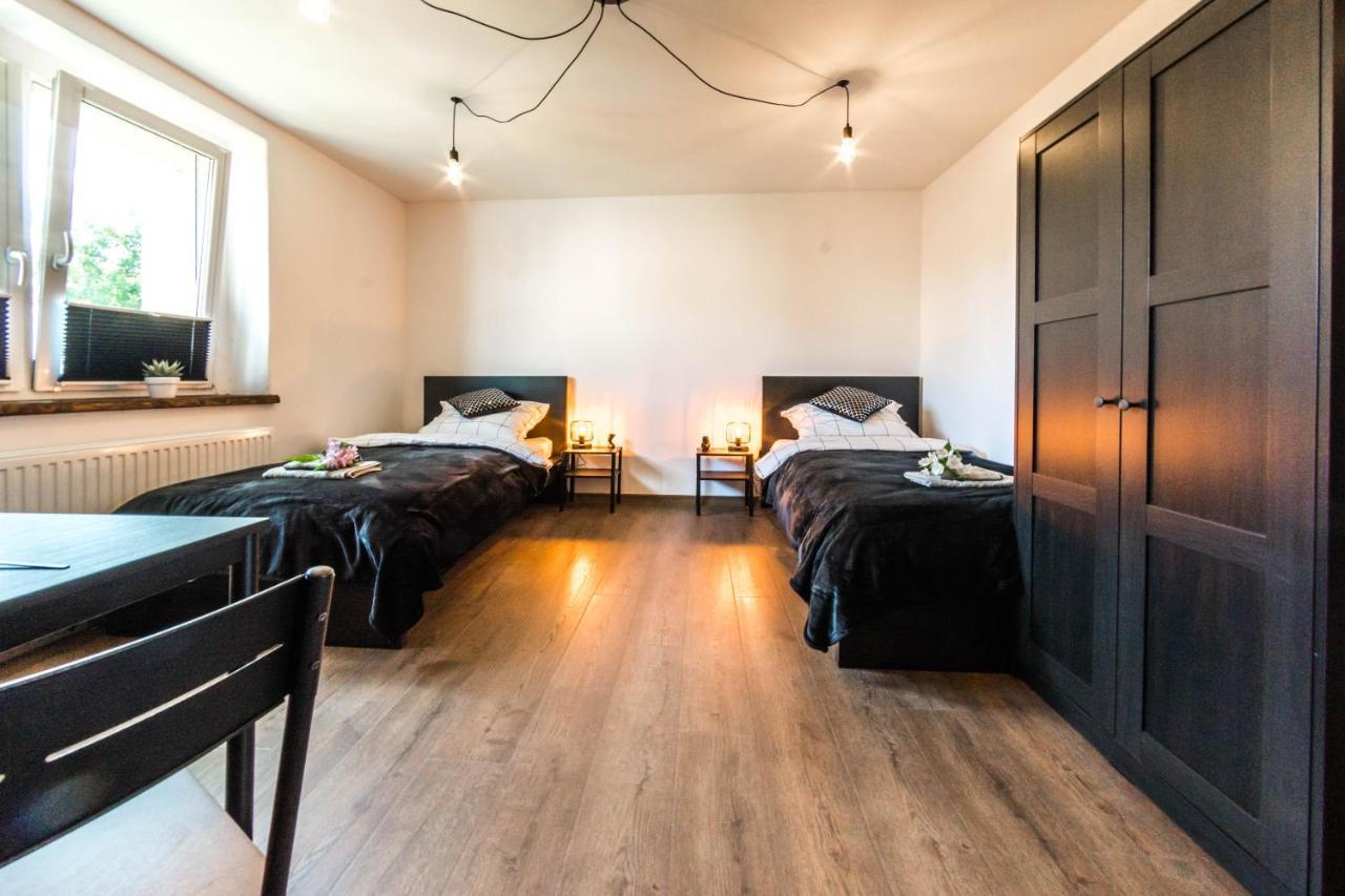 Apartament Wita Stwosza เยเลเนียกูรา ภายนอก รูปภาพ