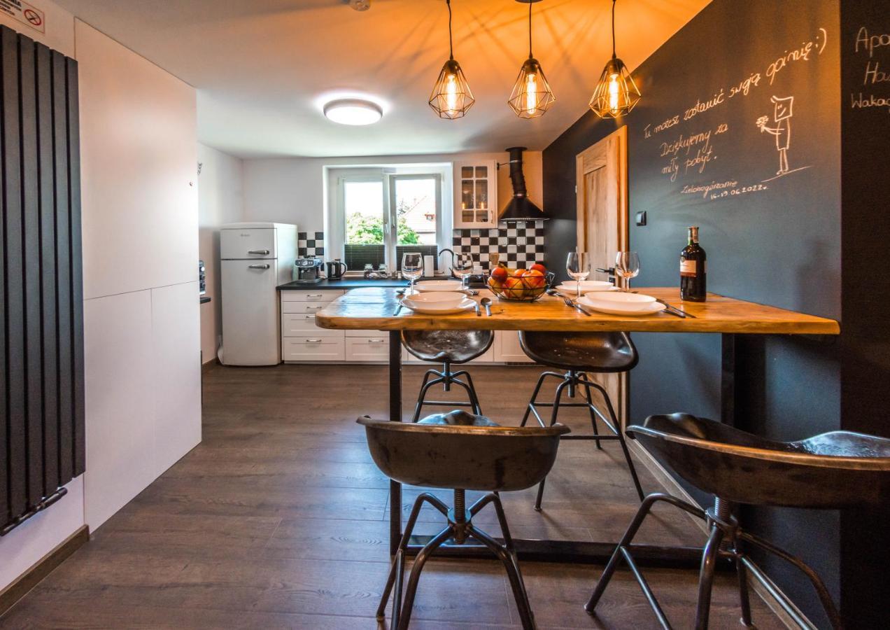 Apartament Wita Stwosza เยเลเนียกูรา ภายนอก รูปภาพ