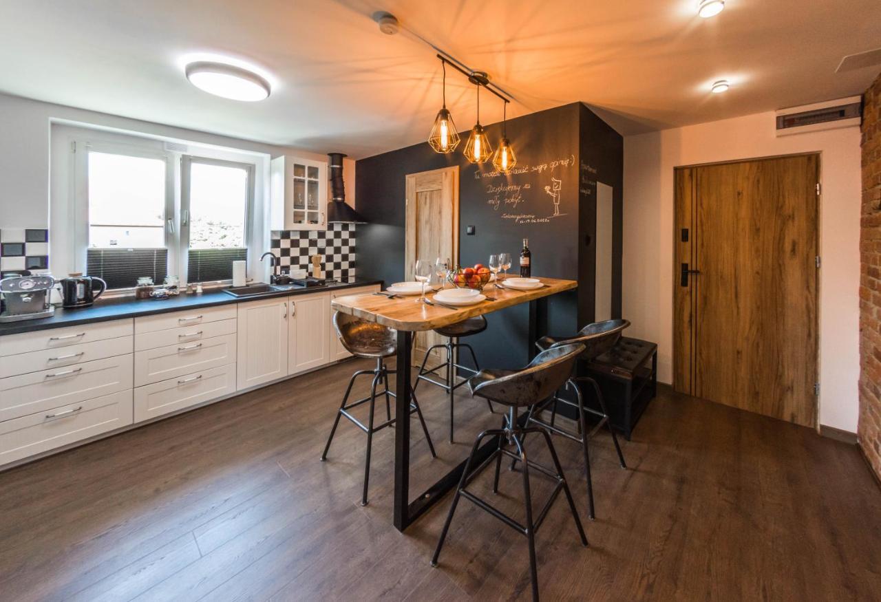 Apartament Wita Stwosza เยเลเนียกูรา ภายนอก รูปภาพ