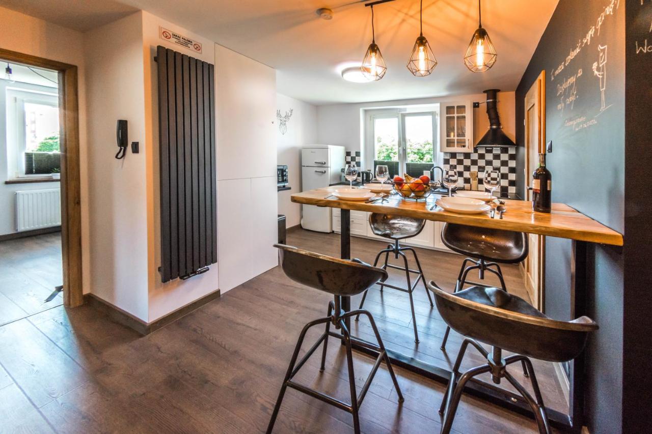 Apartament Wita Stwosza เยเลเนียกูรา ภายนอก รูปภาพ