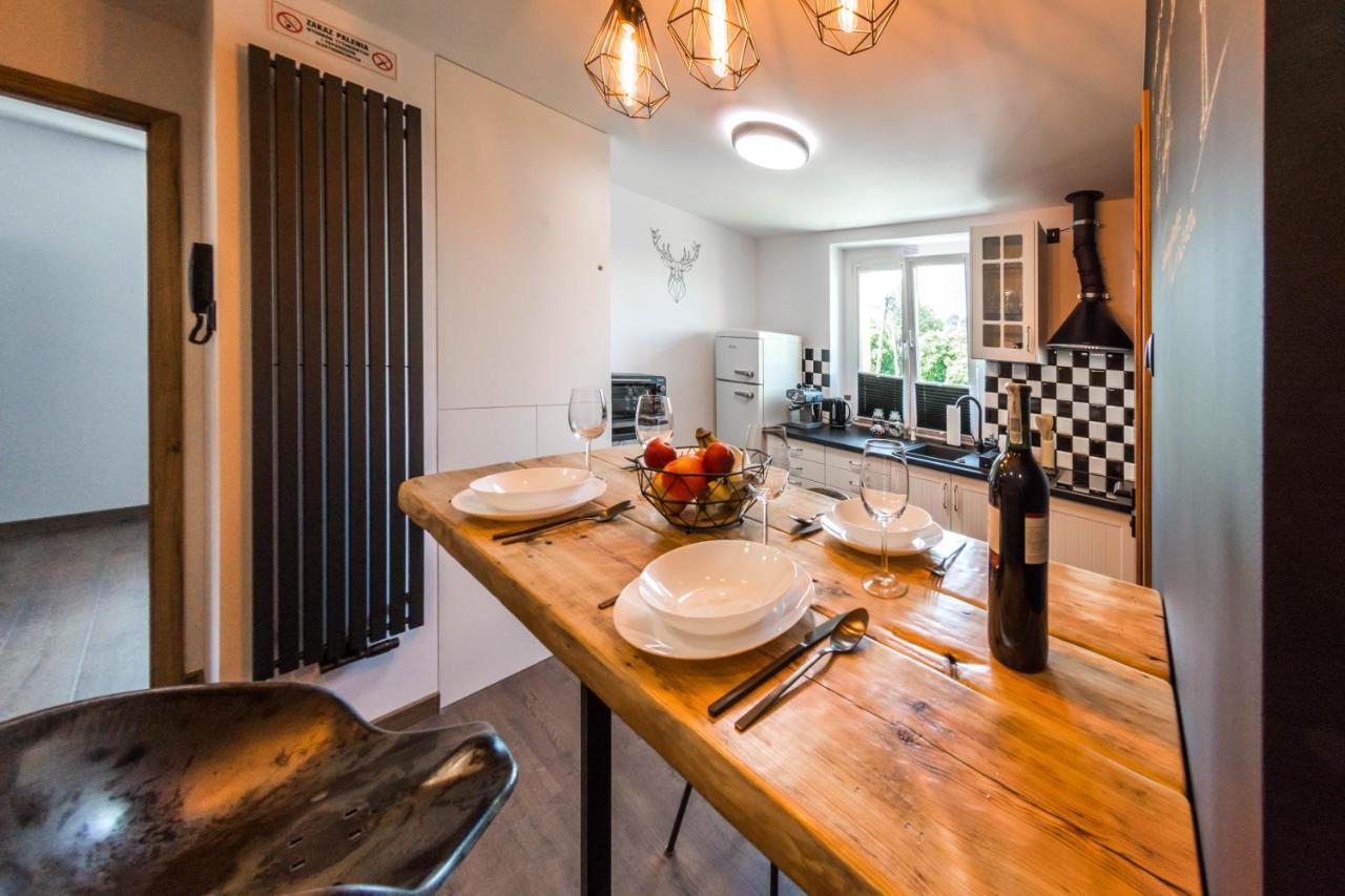 Apartament Wita Stwosza เยเลเนียกูรา ภายนอก รูปภาพ