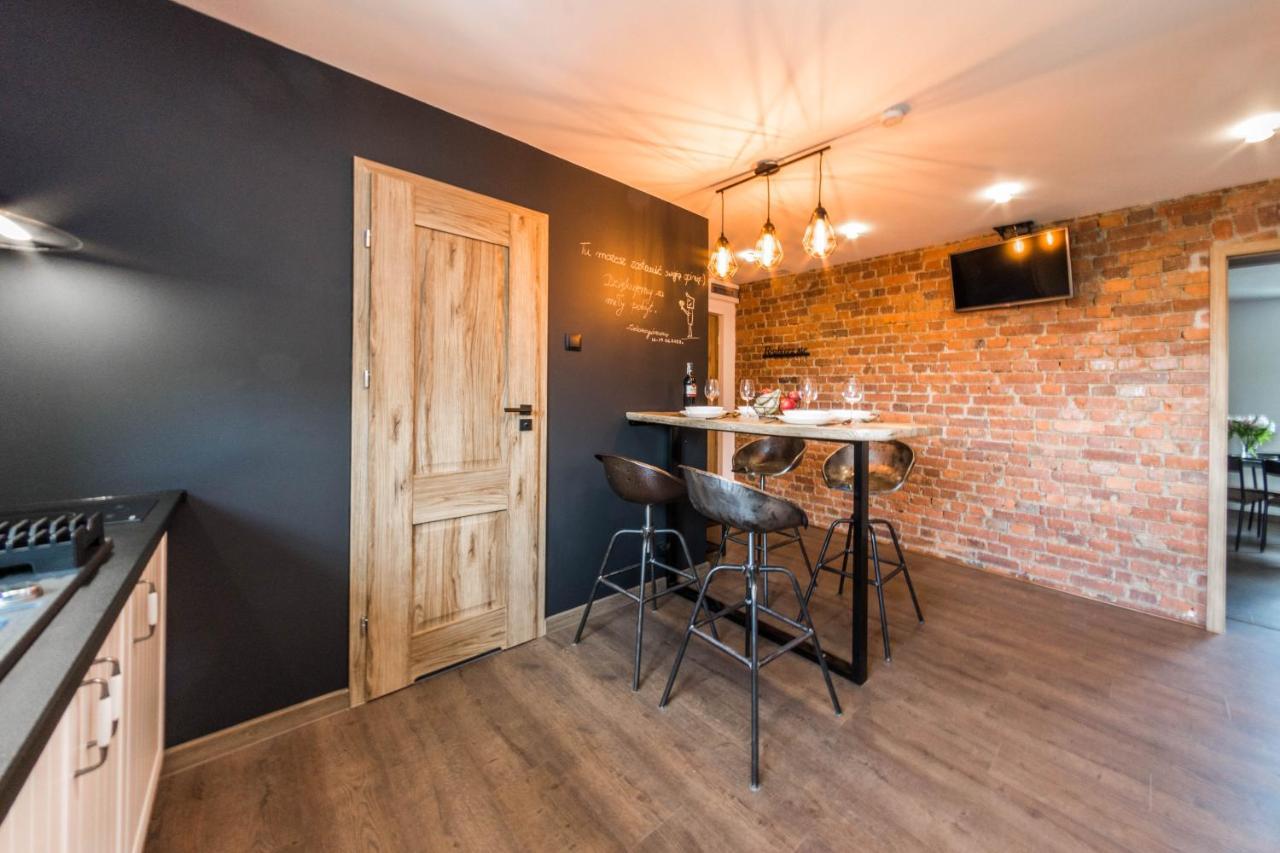 Apartament Wita Stwosza เยเลเนียกูรา ภายนอก รูปภาพ