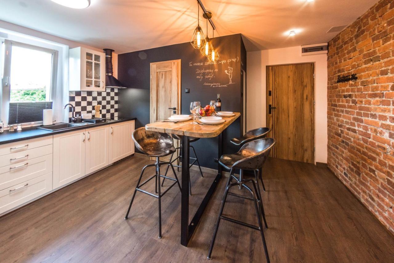 Apartament Wita Stwosza เยเลเนียกูรา ภายนอก รูปภาพ